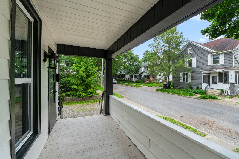 1409 Oakland St - Photo 2 of 17