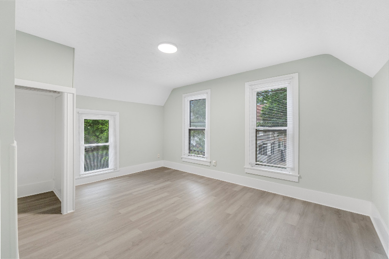 1409 Oakland St - Photo 3 of 17