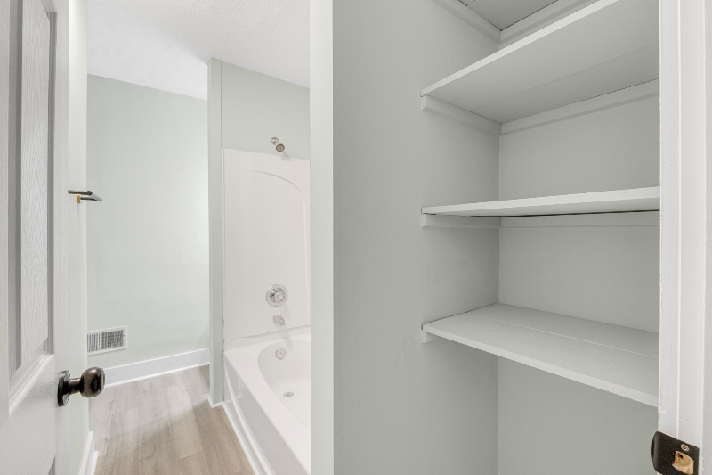 1409 Oakland St - Photo 6 of 17