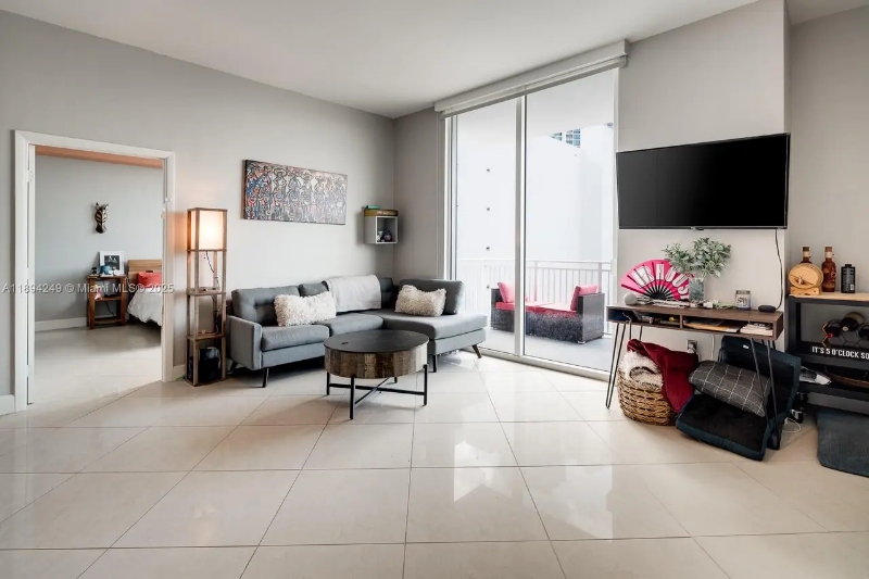 2275 Biscayne Blvd #905 - Photo 2 of 10