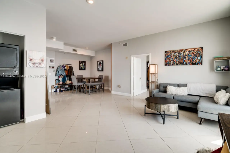 2275 Biscayne Blvd #905 - Photo 3 of 10