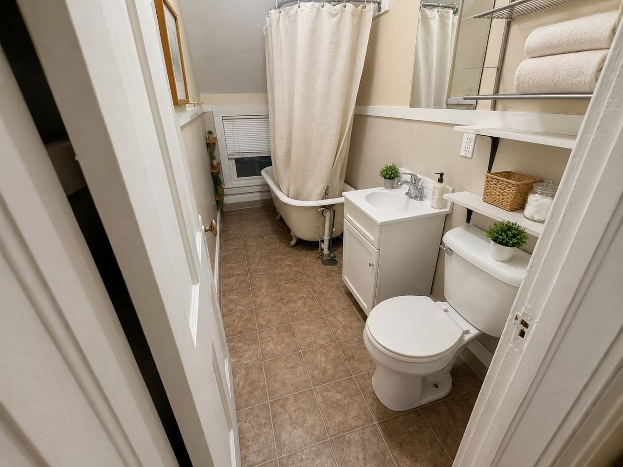46 S Butler St - Photo 4 of 17