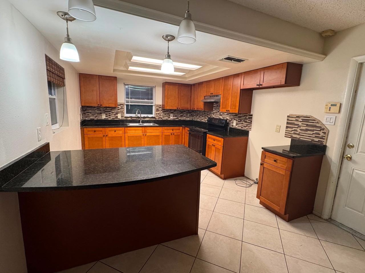 9945 Woodridge Ct - Photo 3 of 25