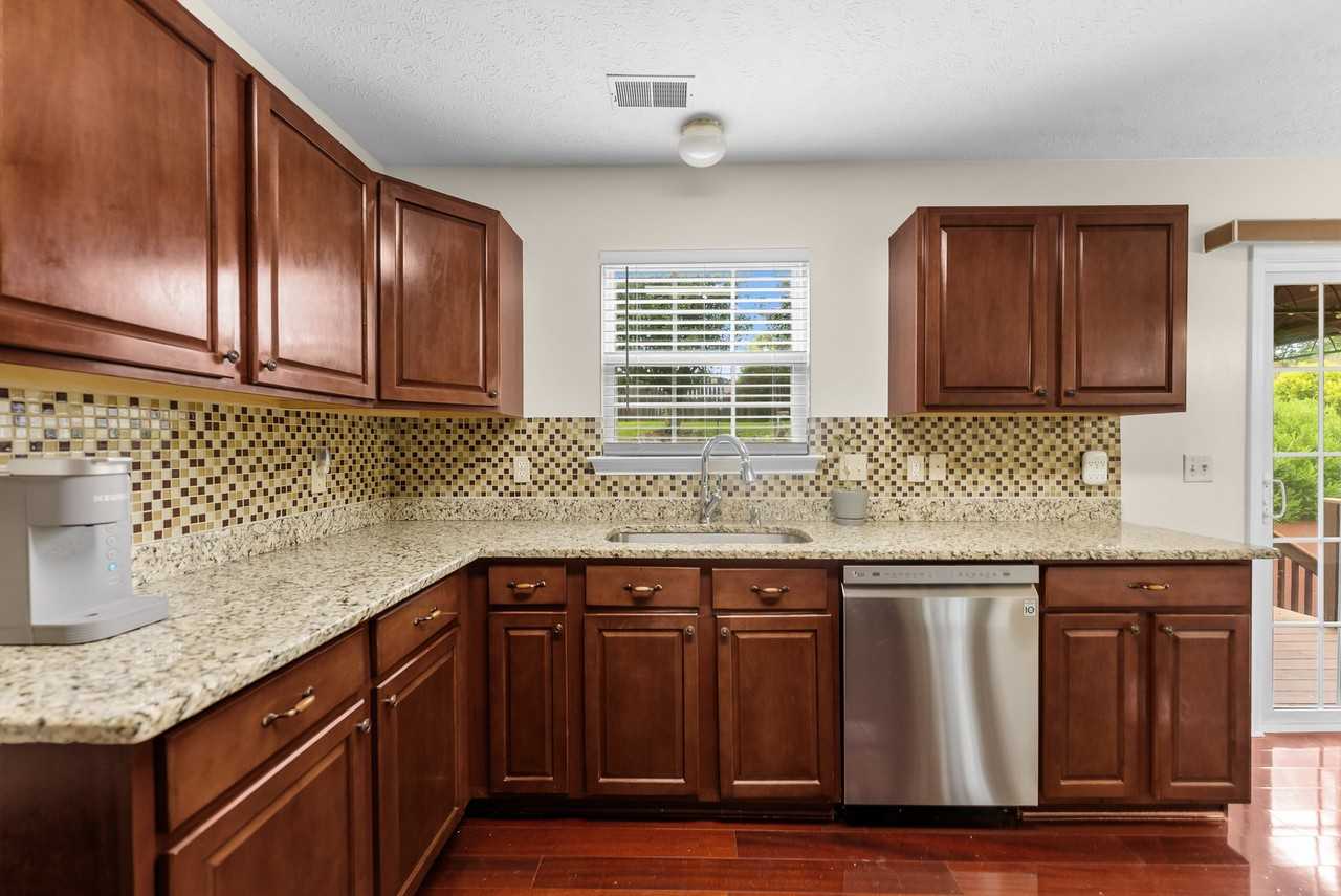 7020 Timber Oak Dr - Photo 3 of 28