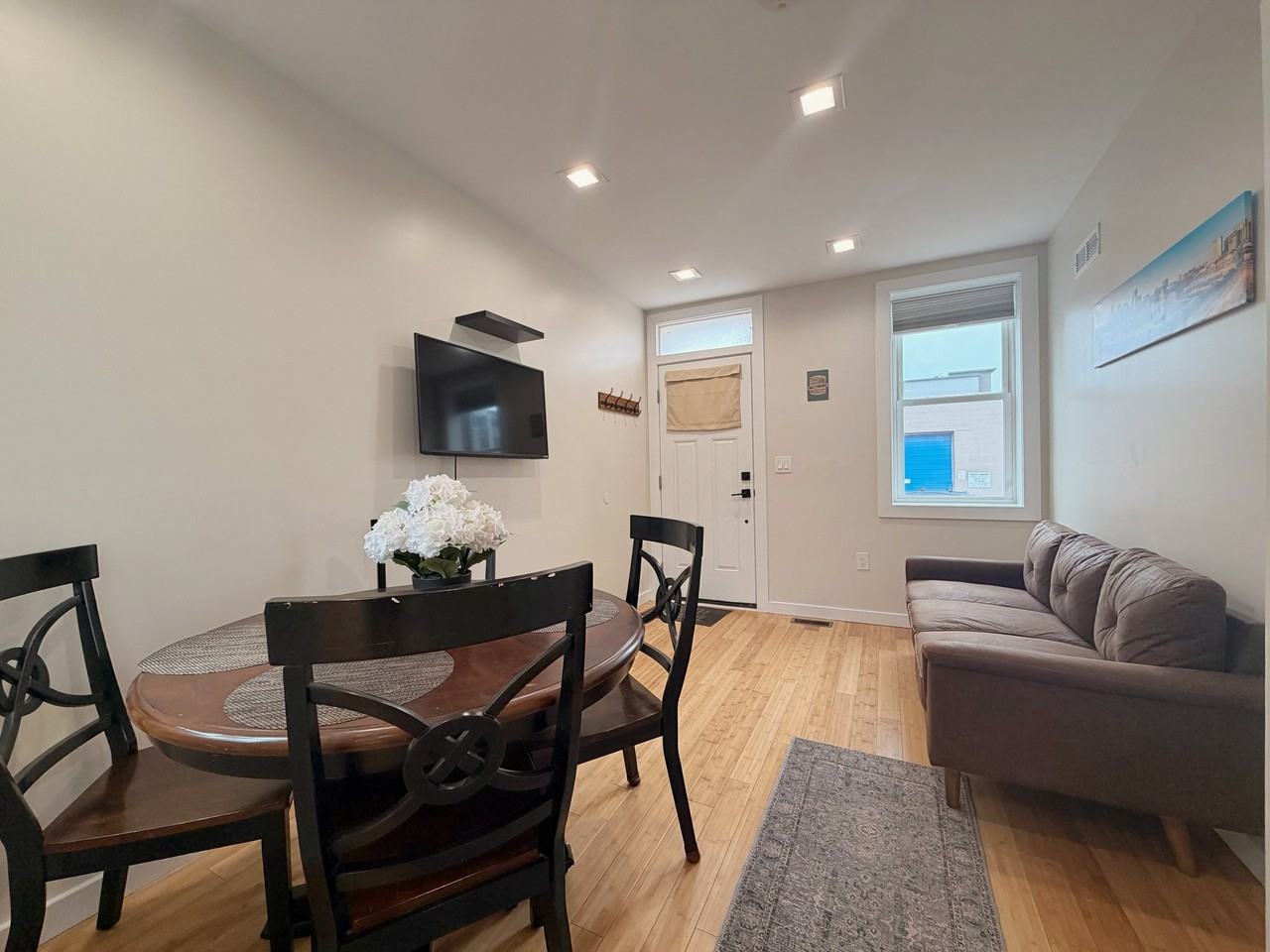 1310 Gough St - Photo 4 of 17