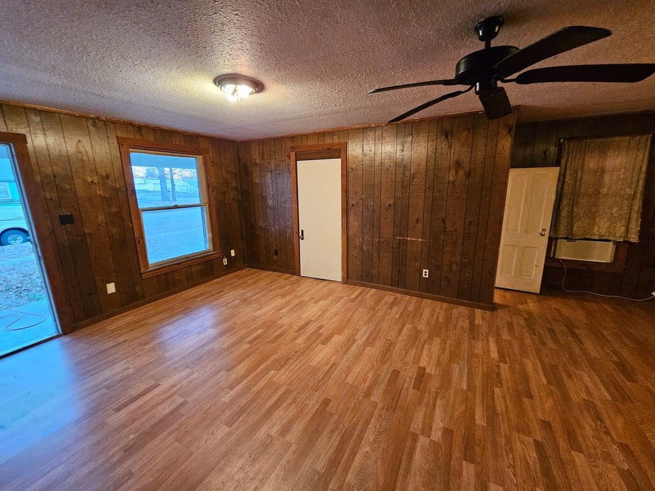 907 Wisconsin St - Photo 2 of 8