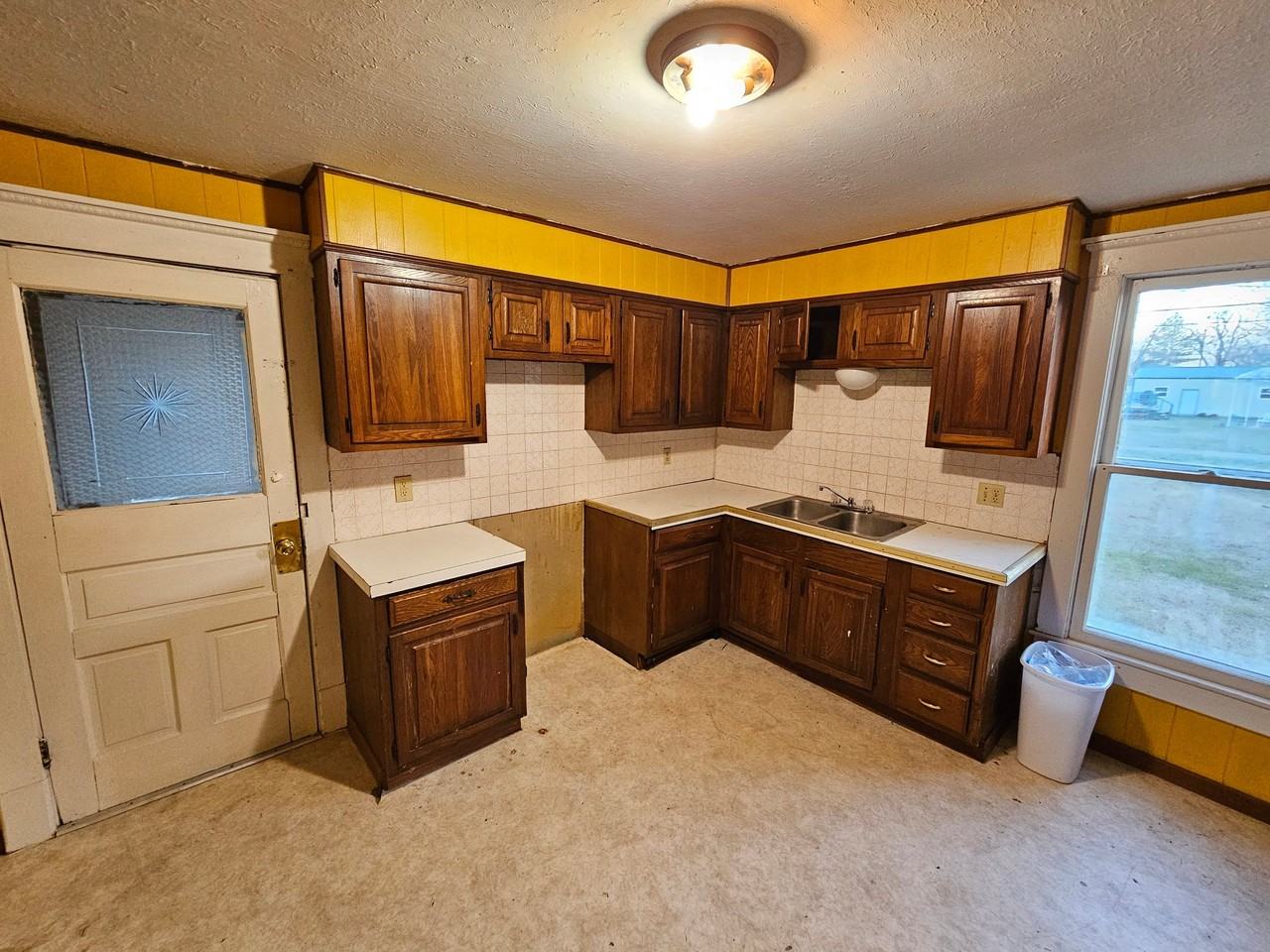 907 Wisconsin St - Photo 4 of 8