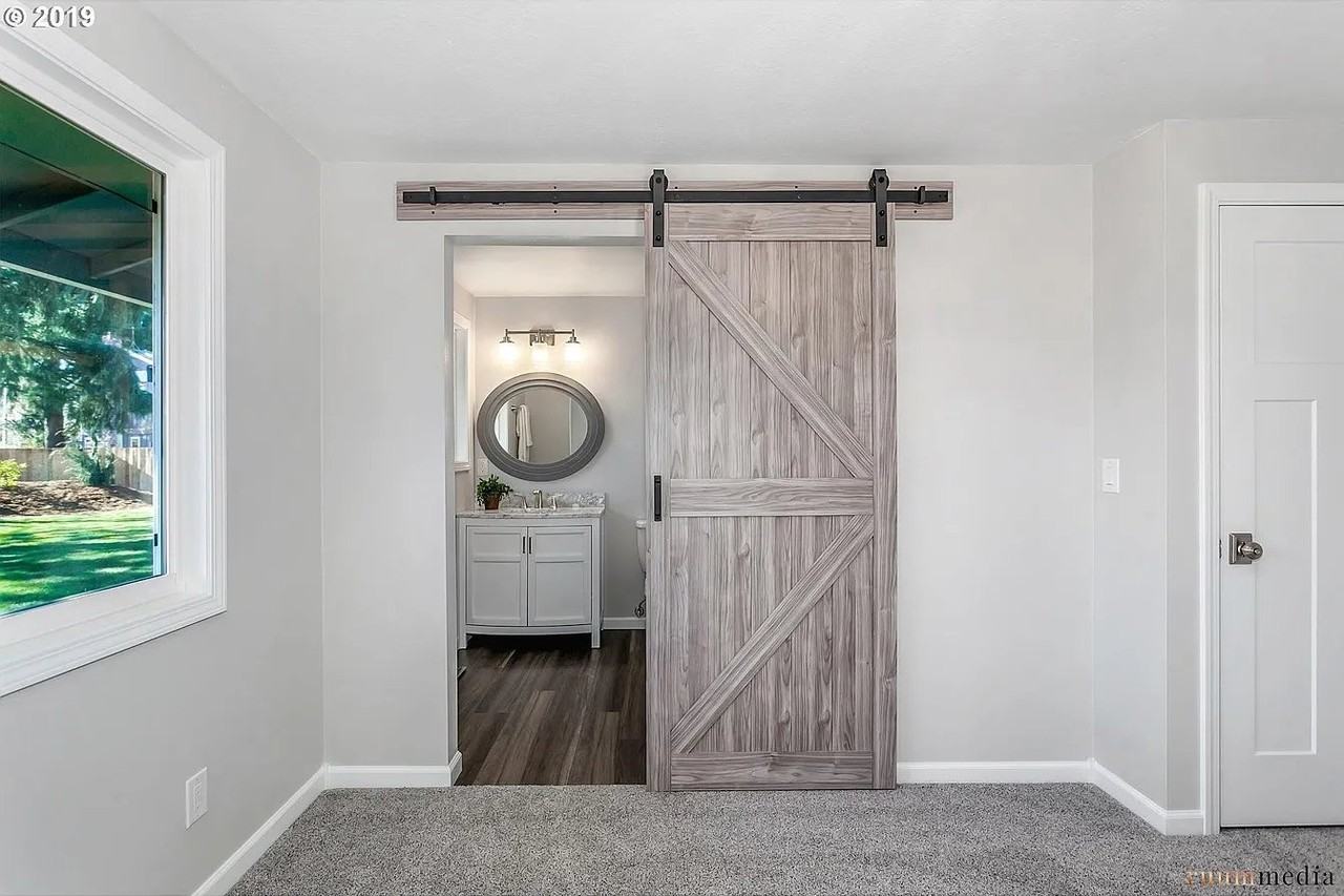 1098 Ne Kathryn St - Photo 6 of 12