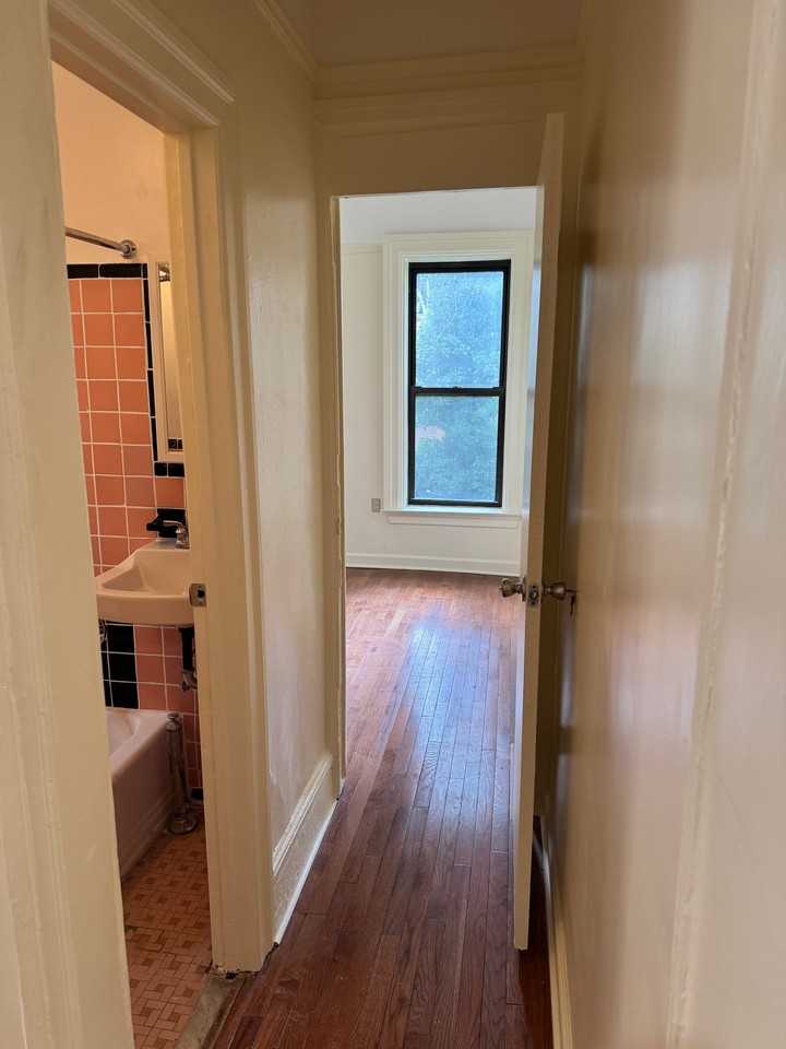 328 Westst #4B - Photo 3 of 10