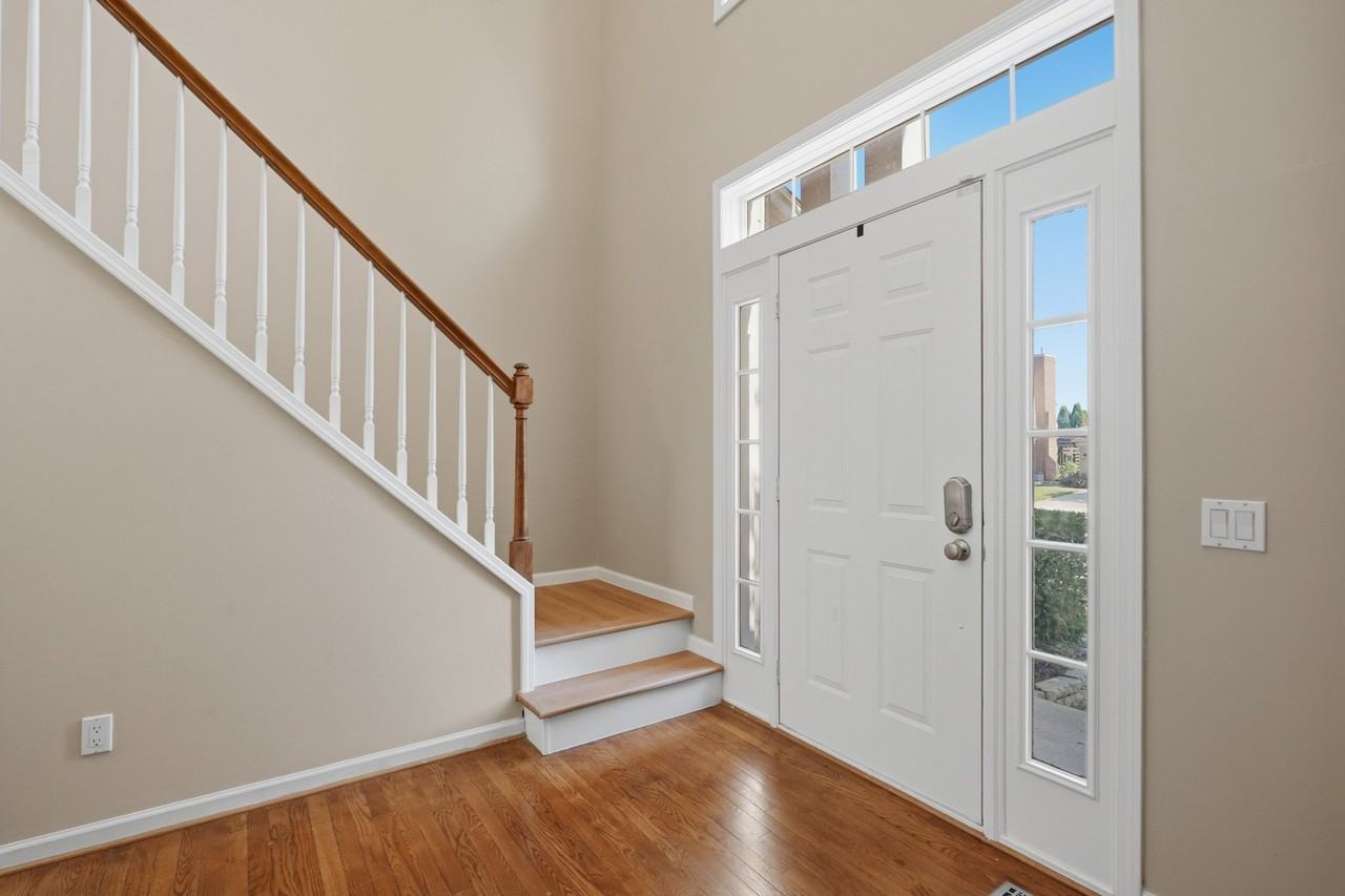 44525 Fenwick Dr - Photo 2 of 20