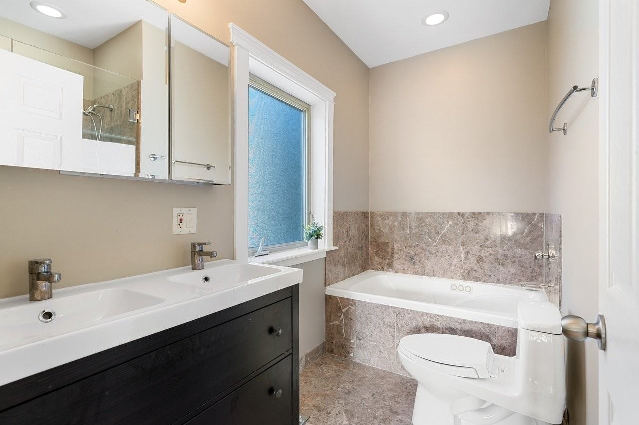 2713 W Augusta Blvd #2 - Photo 3 of 11