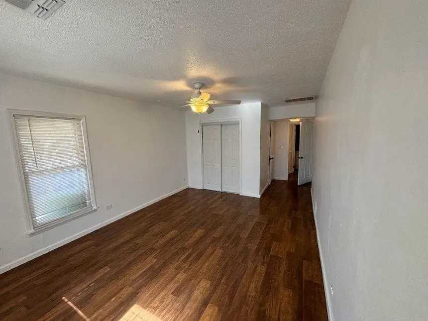 1209 W Spruce Ave - Photo 3 of 21