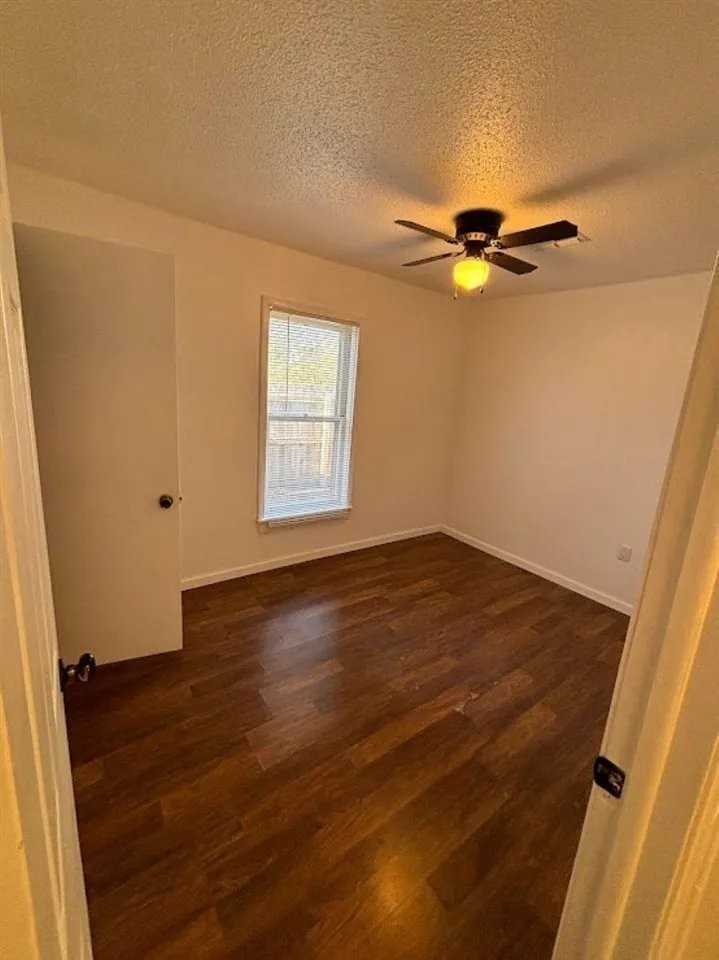 1209 W Spruce Ave - Photo 4 of 21