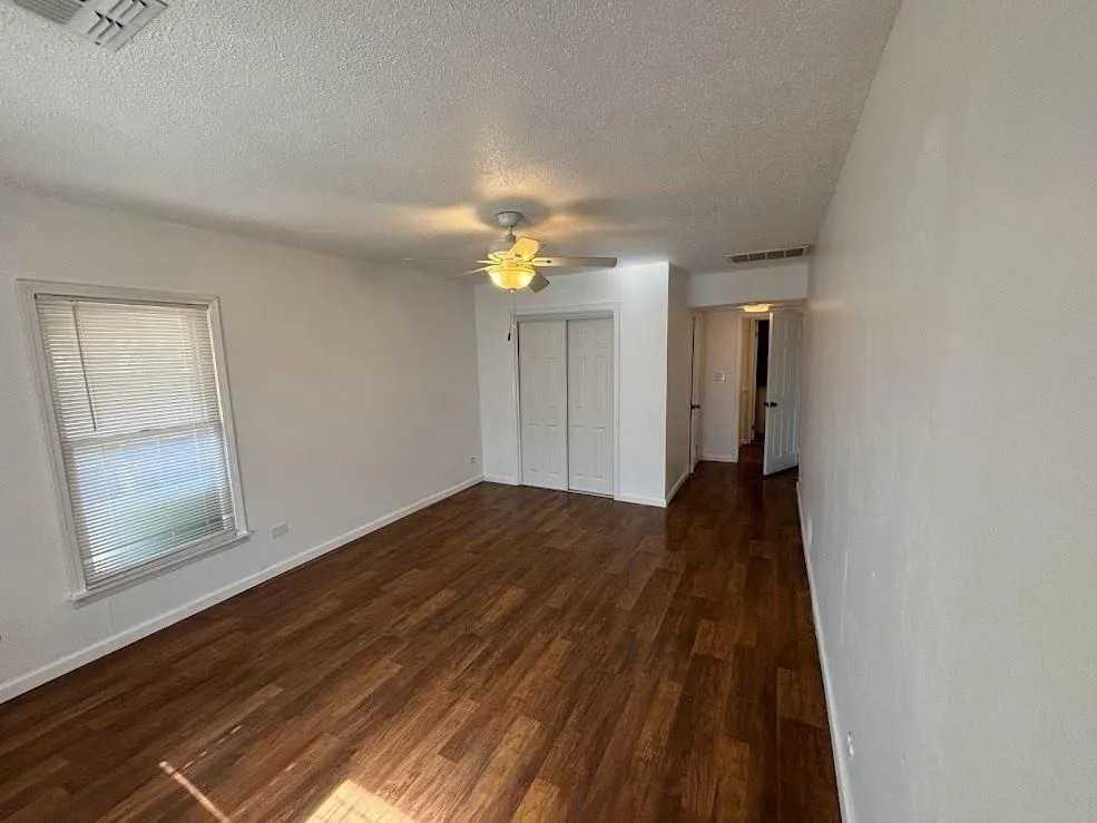 1209 W Spruce Ave - Photo 7 of 21
