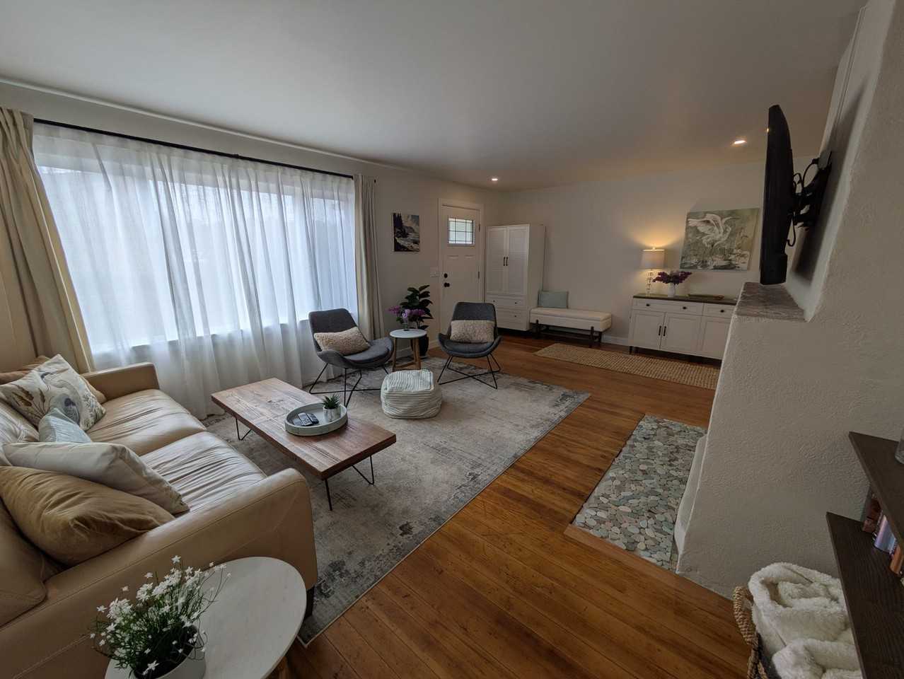 1558 Se 51st St - Photo 3 of 20
