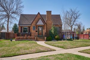 featured image of 3622 Carey Ave