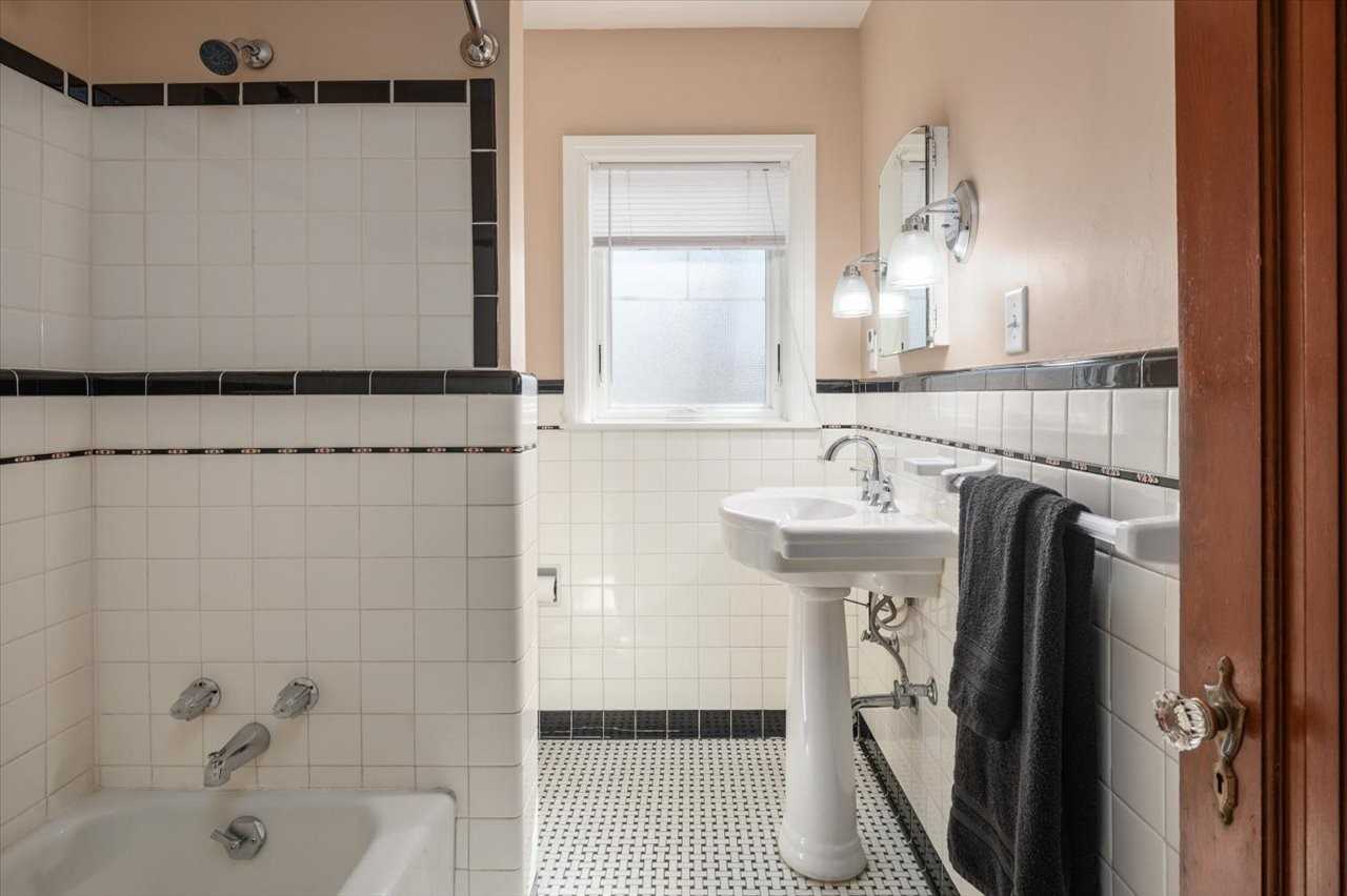 3622 Carey Ave - Photo 7 of 9