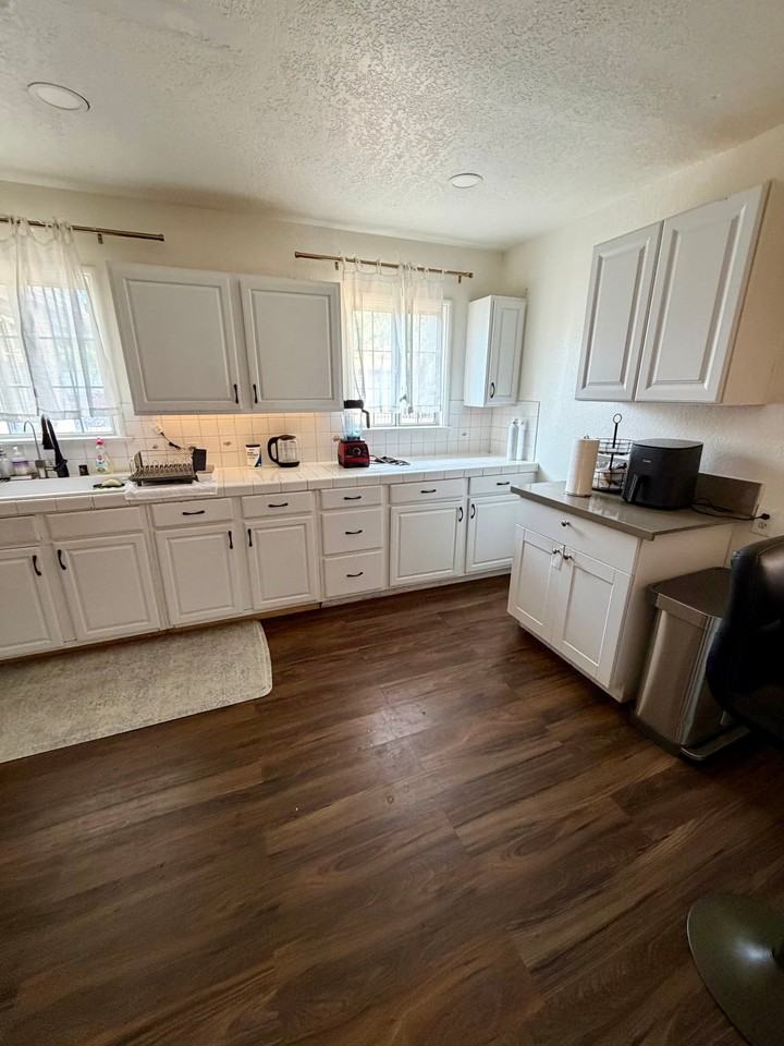 13944 Hartland St - Photo 5 of 6