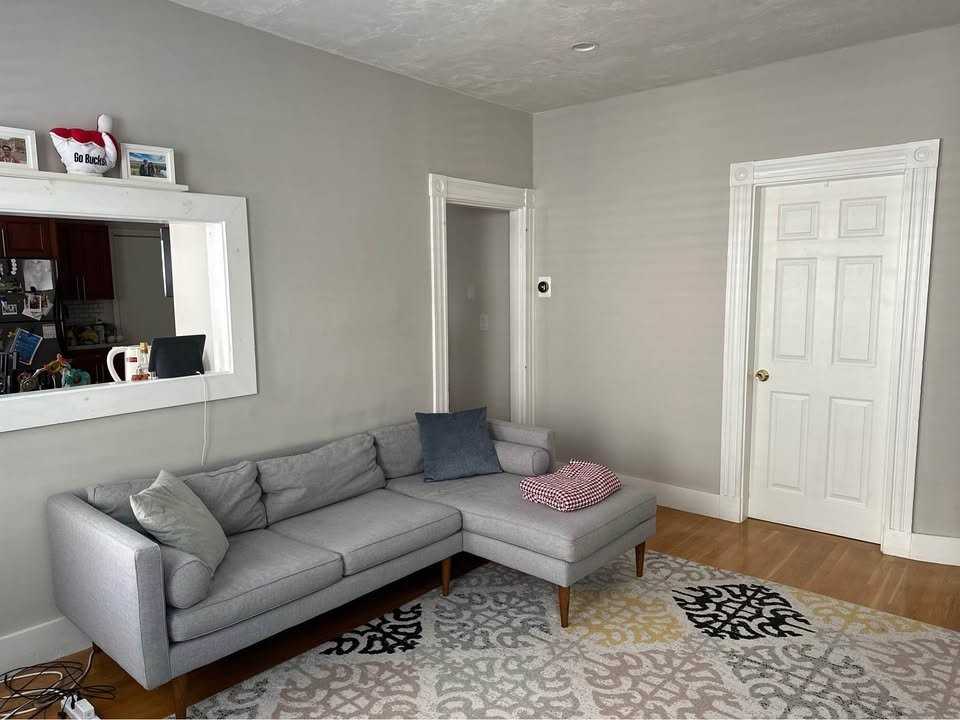 166 Glen St #1 - Photo 2 of 12