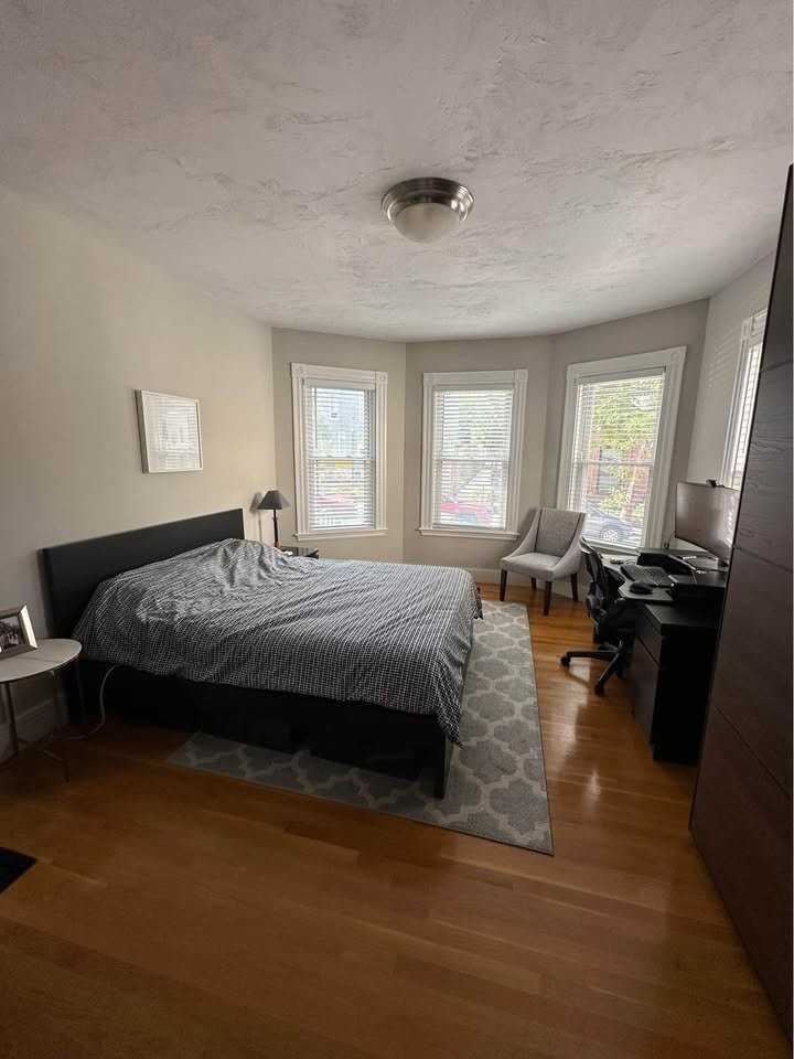 166 Glen St #1 - Photo 7 of 12