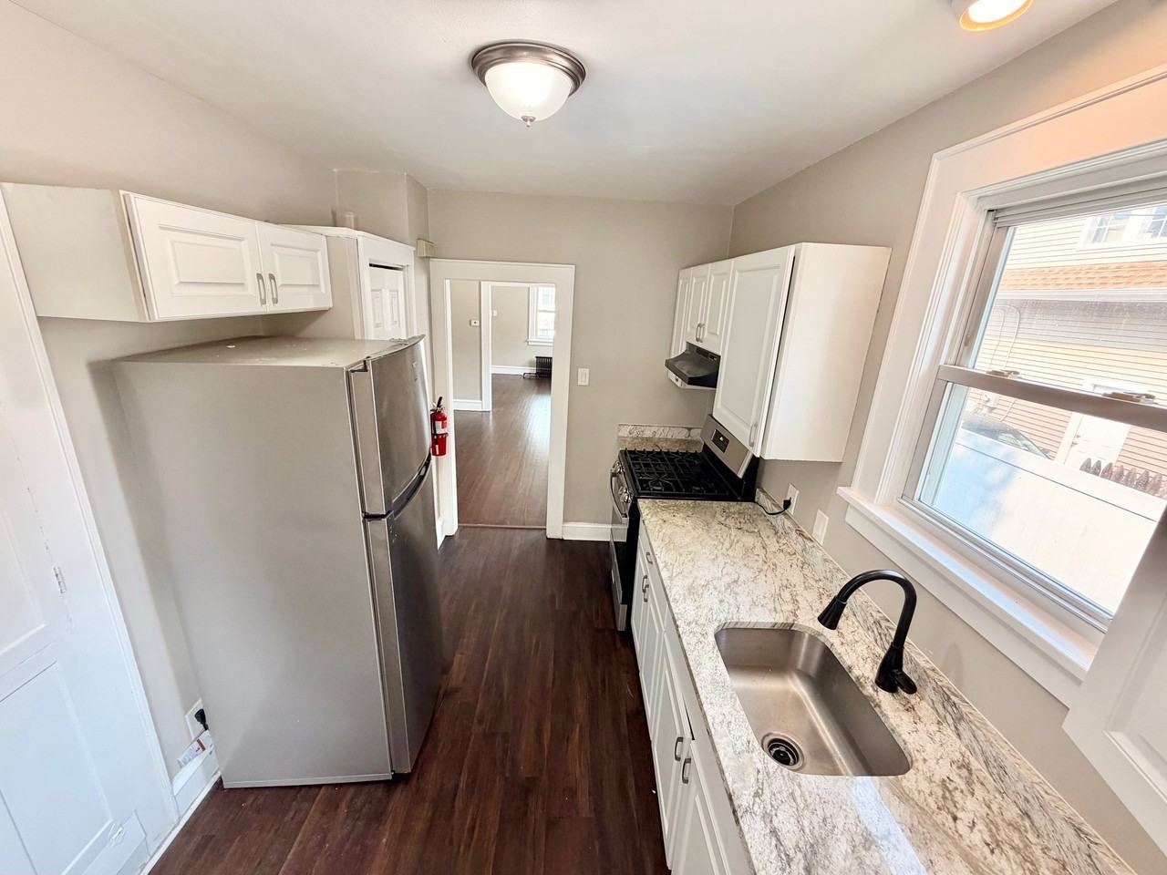 517 Brad St - Photo 5 of 20