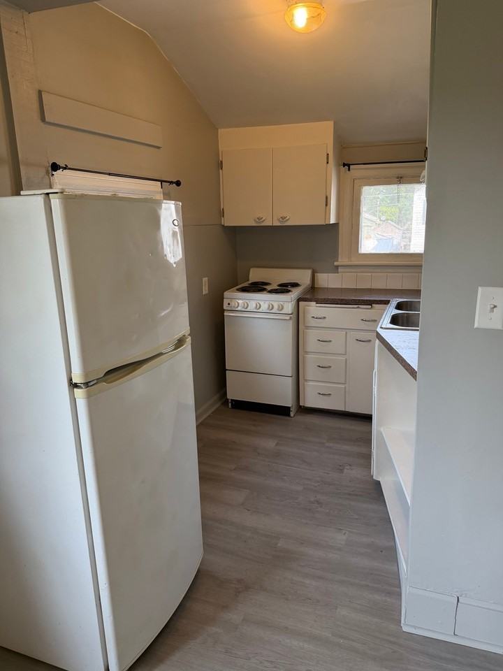 1102 W Sharp Ave #3 - Photo 2 of 9