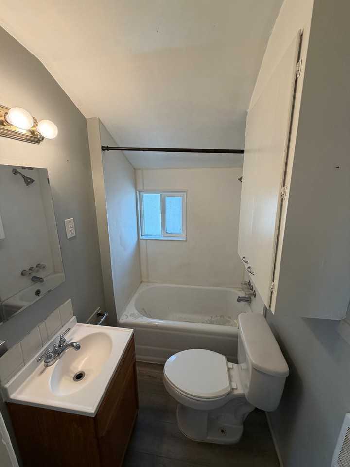 1102 W Sharp Ave #3 - Photo 3 of 9