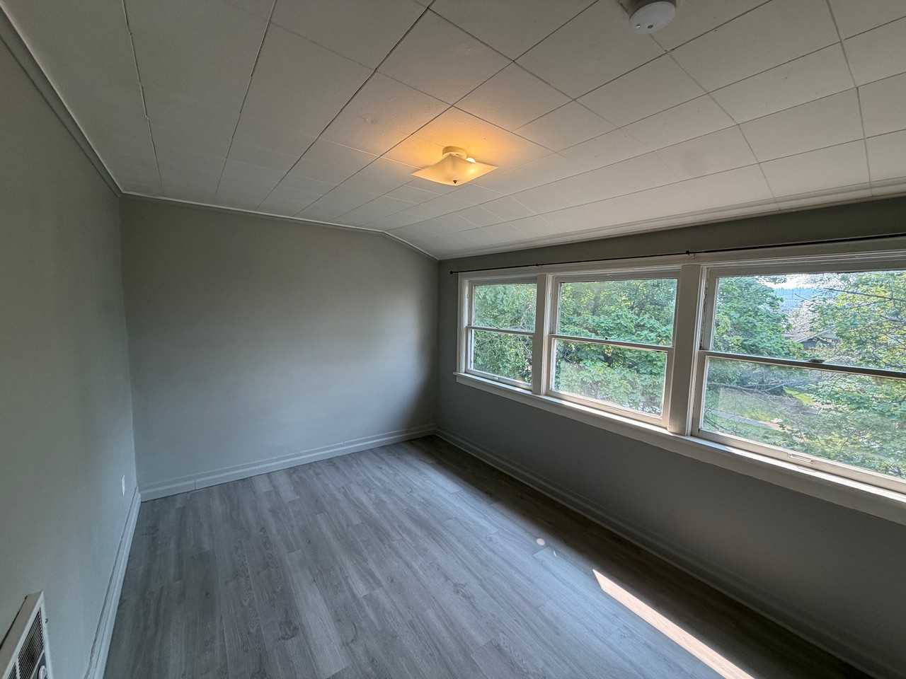 1102 W Sharp Ave #3 - Photo 5 of 9