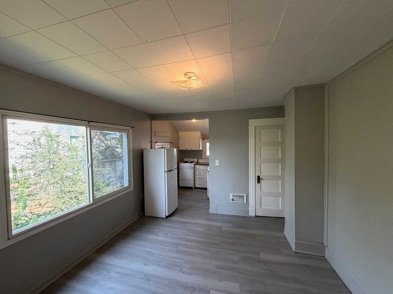 1102 W Sharp Ave #3 - Photo 6 of 9