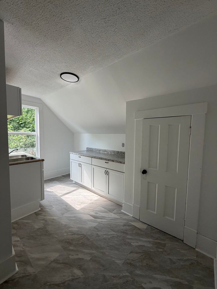 11699 Peckham St - Photo 2 of 11