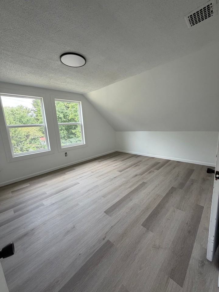 11699 Peckham St - Photo 4 of 11