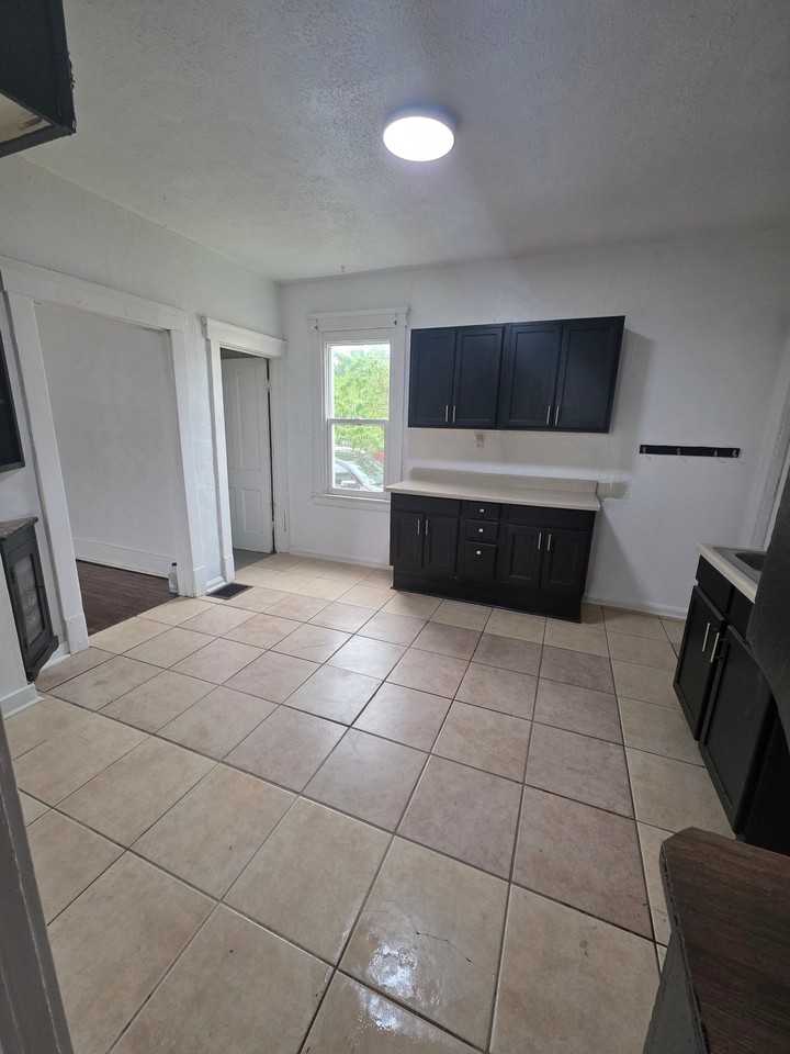 2326 N Ridge Rd - Photo 2 of 14