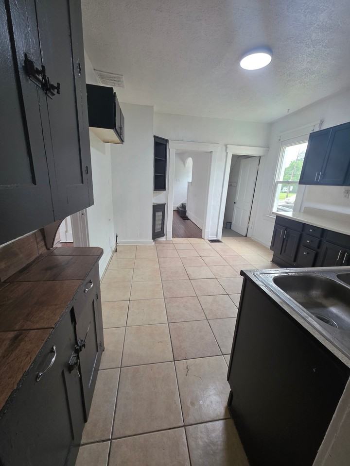 2326 N Ridge Rd - Photo 3 of 14