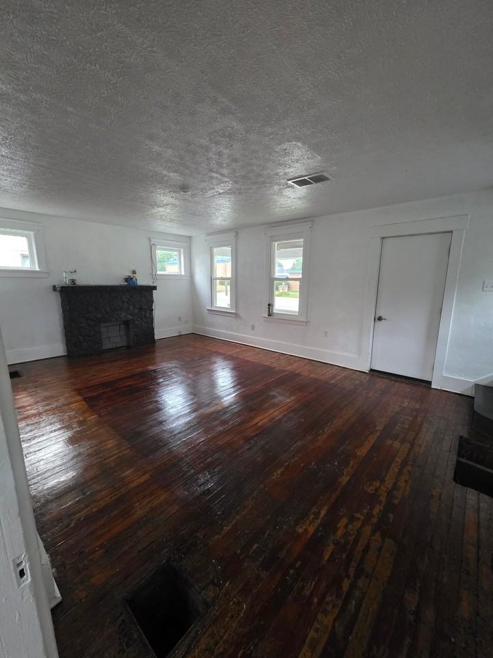 2326 N Ridge Rd - Photo 4 of 14