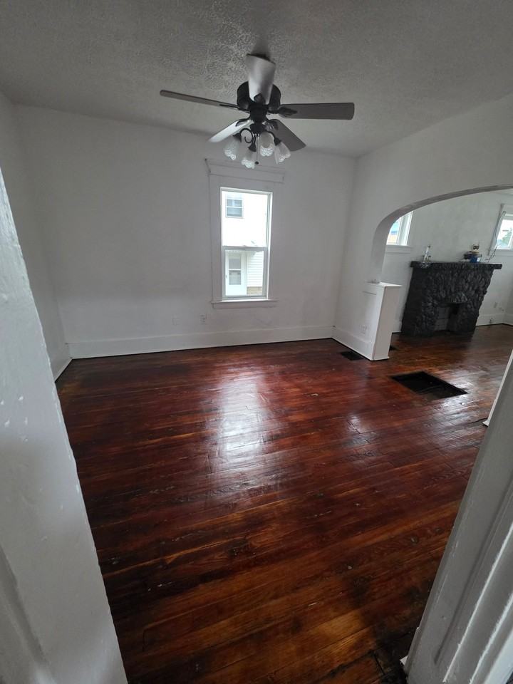 2326 N Ridge Rd - Photo 5 of 14