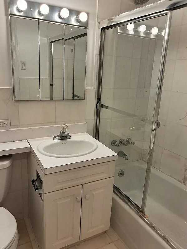235 E 46th St #5E - Photo 3 of 5
