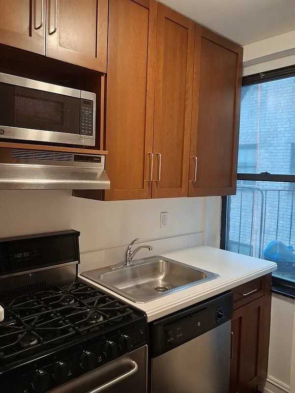 235 E 46th St #5E - Photo 5 of 5