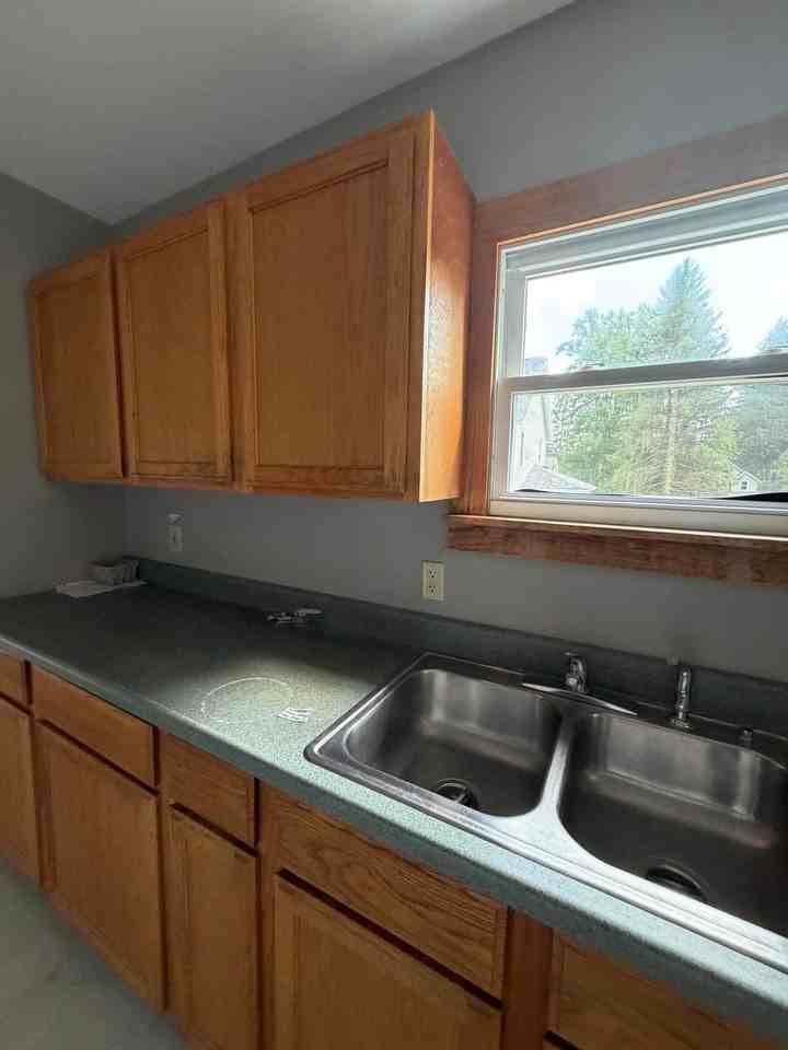 11695 Peckham St - Photo 4 of 10