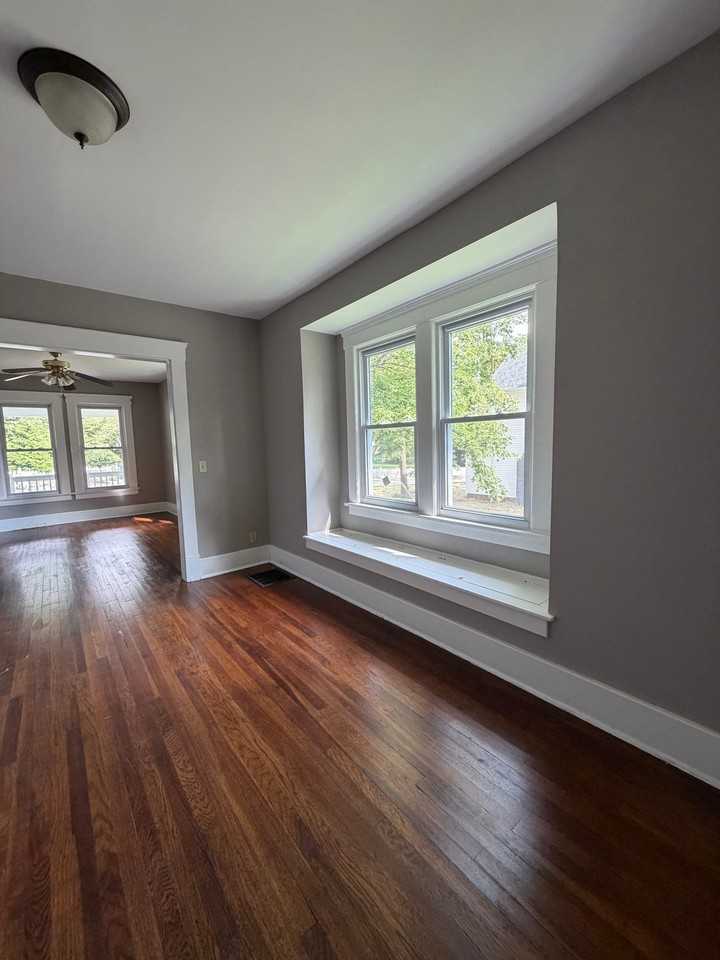 11695 Peckham St - Photo 5 of 10