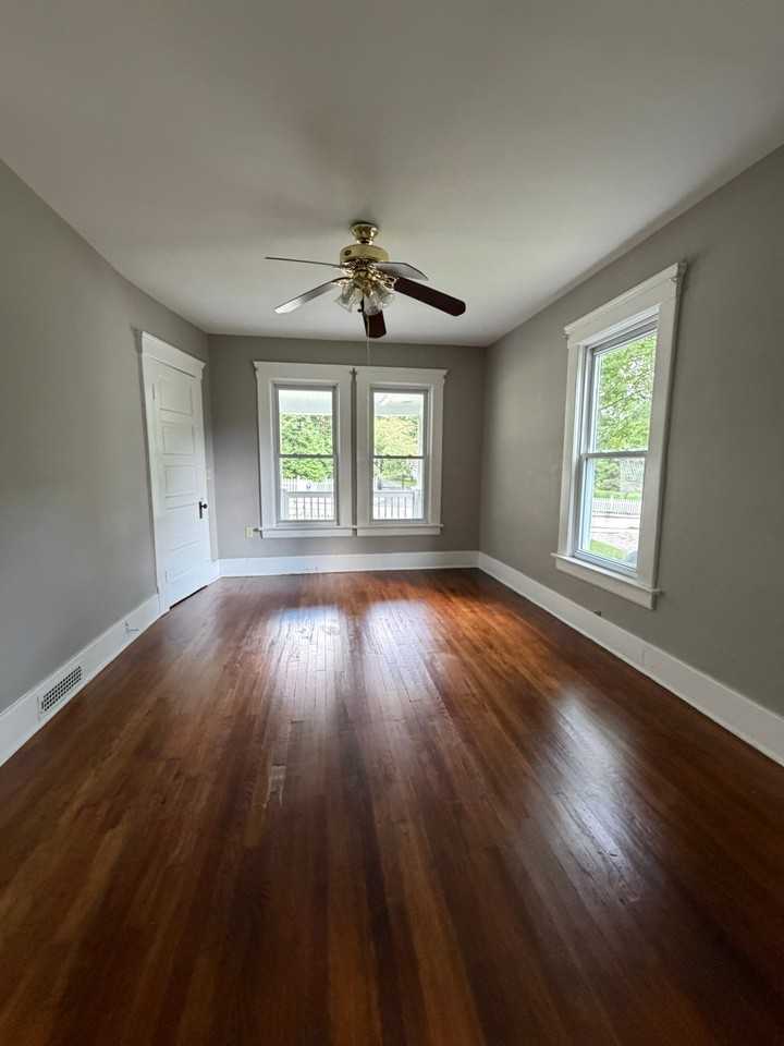11695 Peckham St - Photo 6 of 10