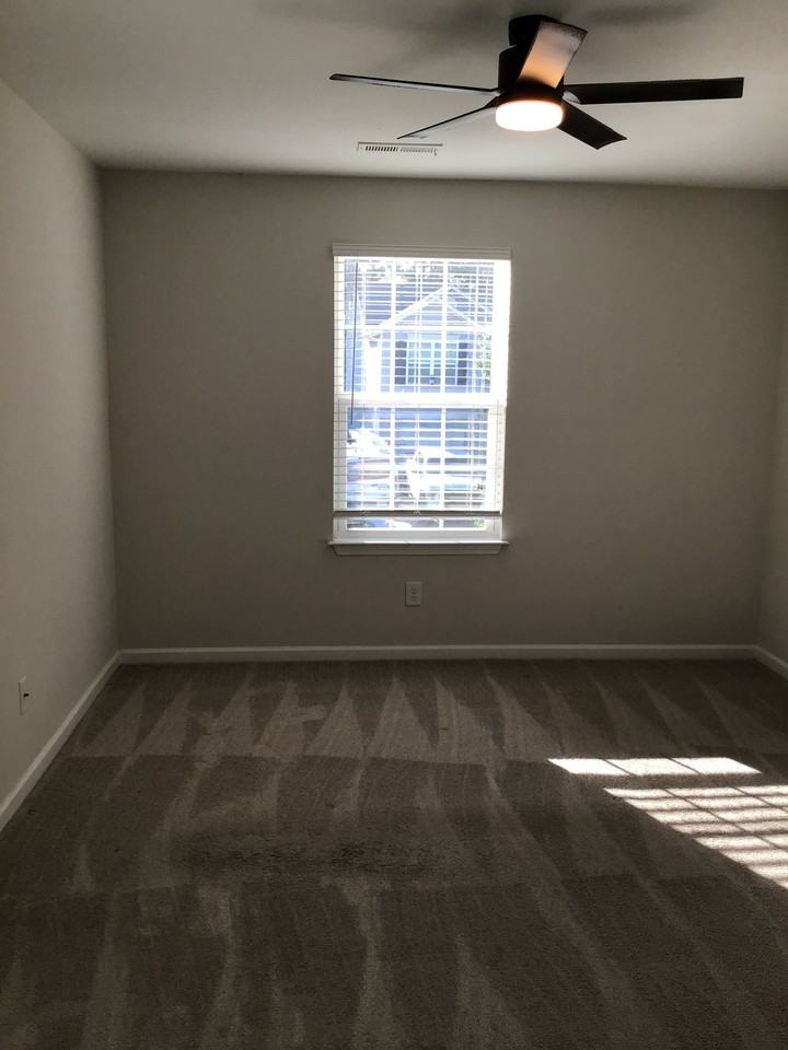399 Randolph Dr - Photo 4 of 13