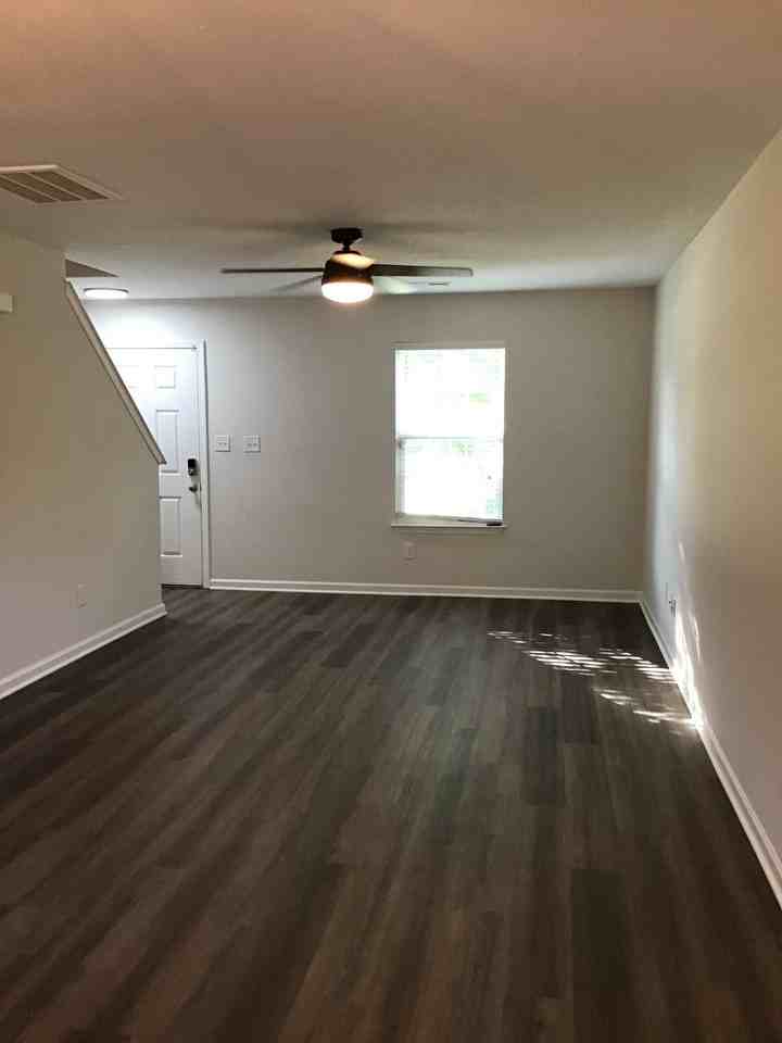 399 Randolph Dr - Photo 5 of 13