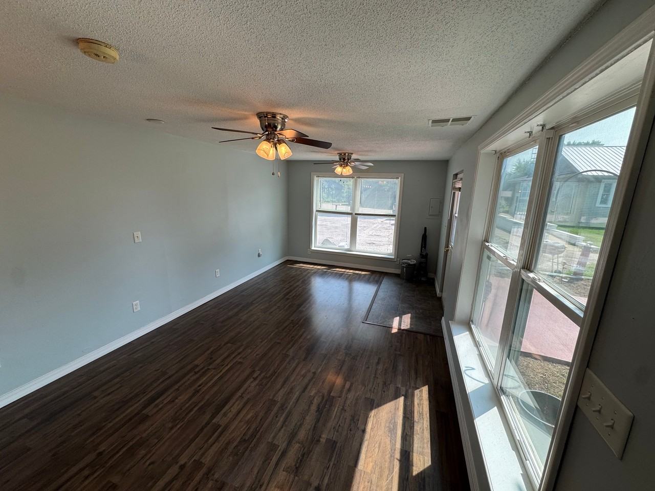 6815 Curran Rd - Photo 4 of 10