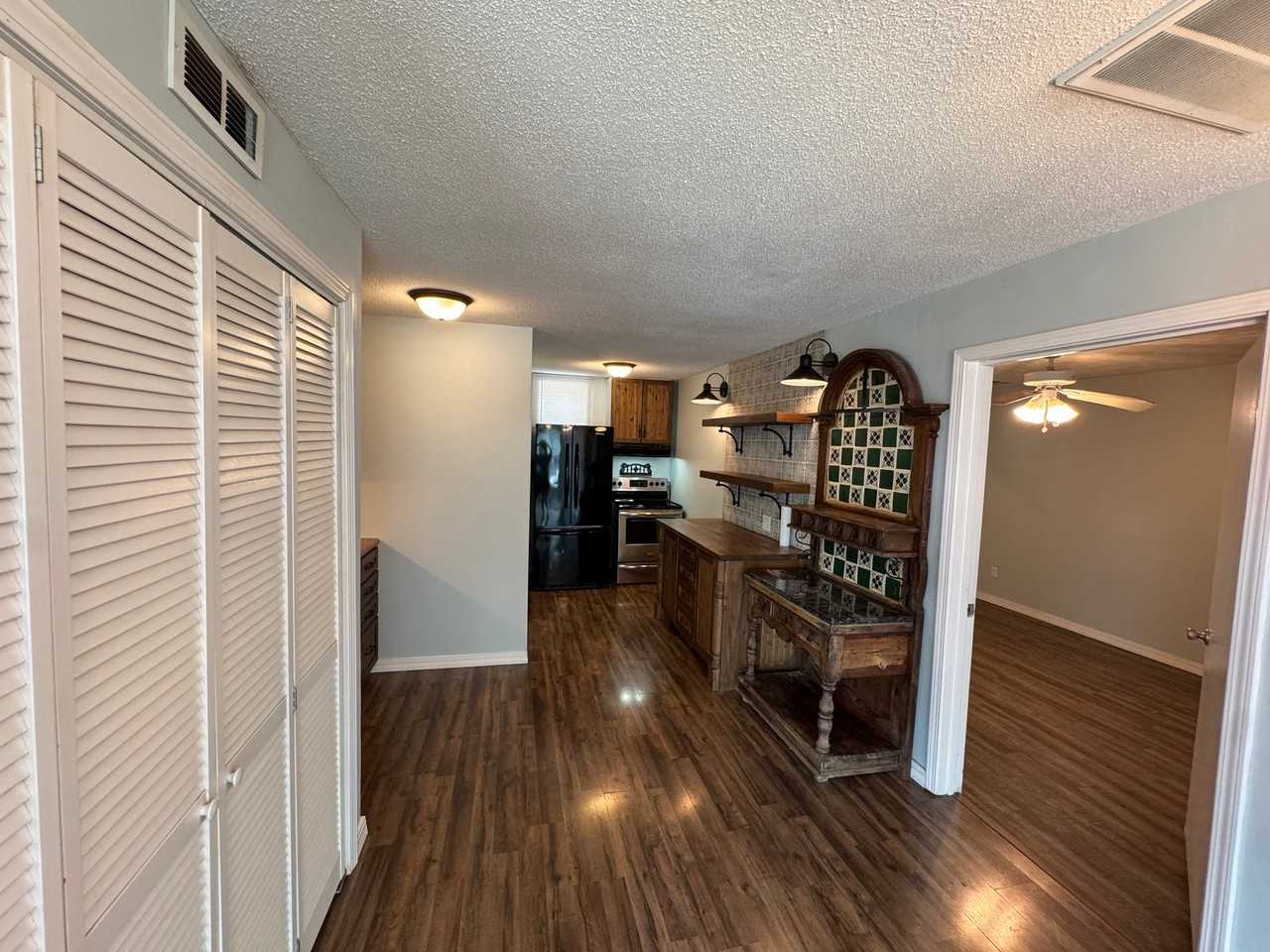 6815 Curran Rd - Photo 5 of 10