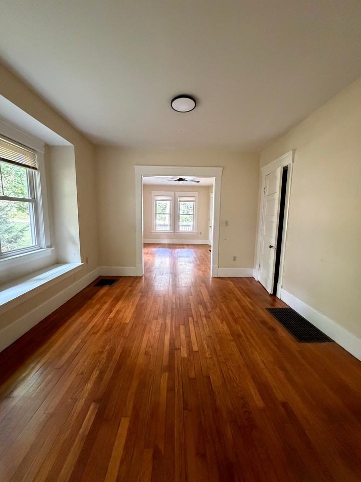 11697 Peckham St - Photo 4 of 6
