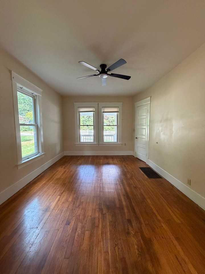 11697 Peckham St - Photo 5 of 6