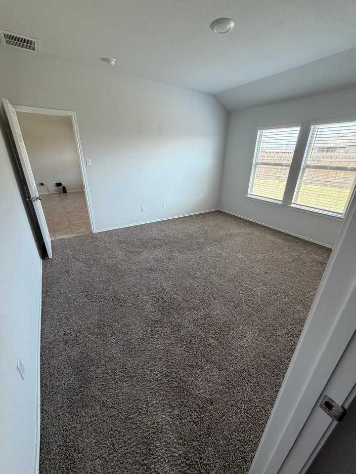 712 Taggart Trl - Photo 7 of 39