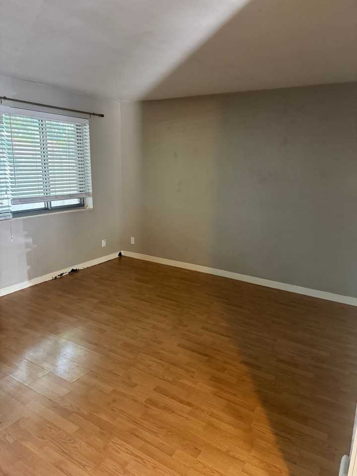 837 E Stratford Ave #0 - Photo 2 of 8