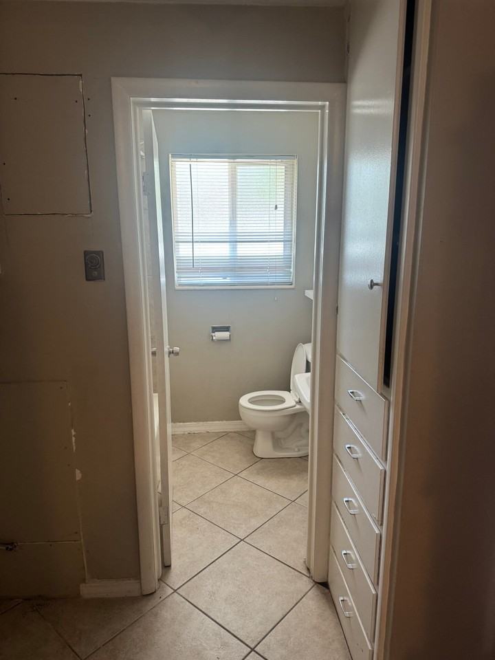 837 E Stratford Ave #0 - Photo 4 of 8