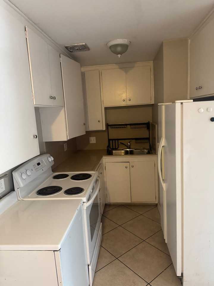837 E Stratford Ave #0 - Photo 6 of 8